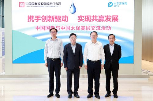 中國(guó)太保董事長(zhǎng)孔慶偉會(huì)見(jiàn)來(lái)訪(fǎng)的中國(guó)國(guó)新董事長(zhǎng)周渝波一行1